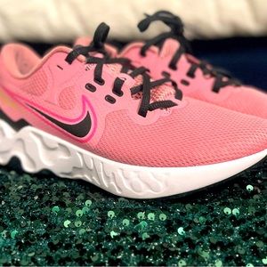 Women’s Nike Renew Sz 10